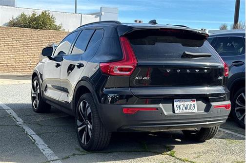 2024 Volvo XC40 B5 Plus Dark Theme