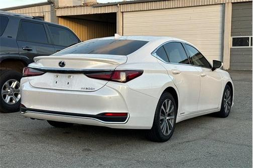 2021 Lexus ES 300h Base