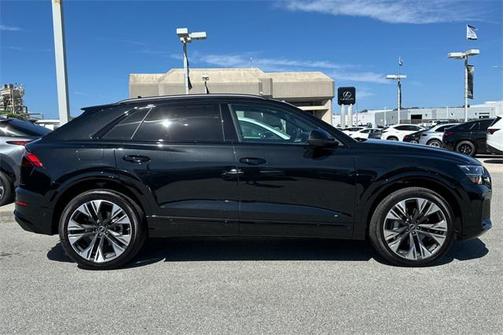 2025 Audi Q8 55 Premium Plus