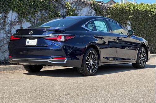 2025 Lexus ES 300h Base