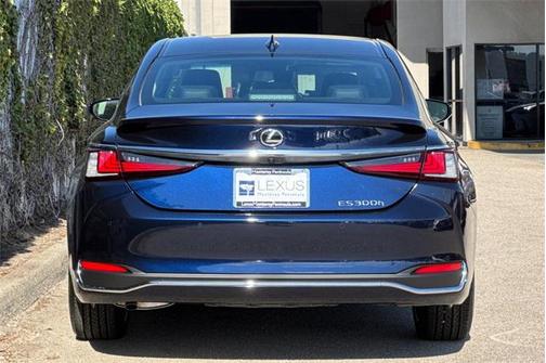 2025 Lexus ES 300h Base