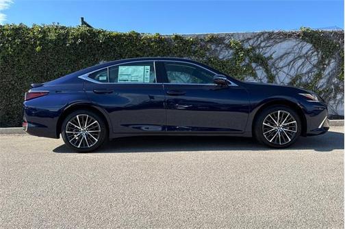 2025 Lexus ES 300h Base
