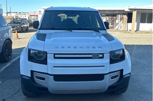 2025 Land Rover Defender 110 P300