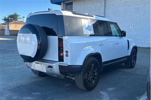 2025 Land Rover Defender 110 P300