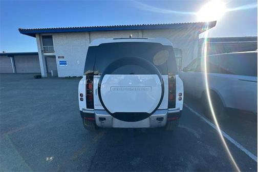 2025 Land Rover Defender 110 P300