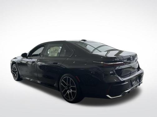 2025 BMW 750e i xDrive