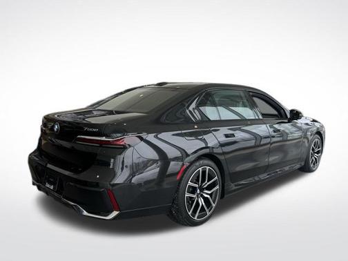 2025 BMW 750e i xDrive