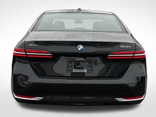 Black Sapphire Metallic 2026 BMW 530 xDrive
