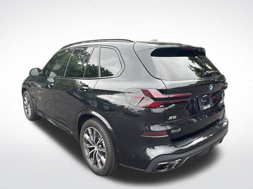 2025 BMW X5 M60i