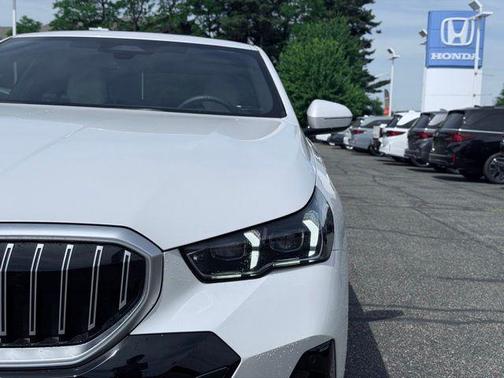 Mineral White Metallic 2026 BMW 530 xDrive