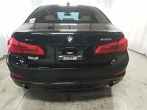 Photo 5 of 32 of 2018 BMW 530 i xDrive