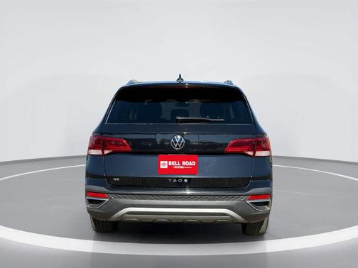 Deep Black Pearl Effect 2024 Volkswagen Taos 1.5T SE
