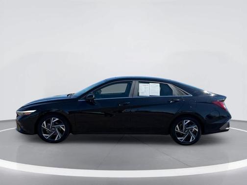Black 2024 Hyundai ELANTRA Limited