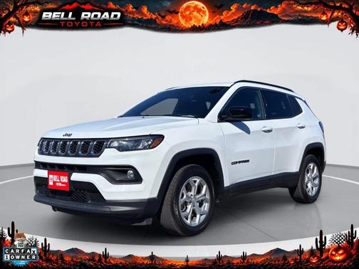 Bright White Clearcoat 2024 Jeep Compass Latitude