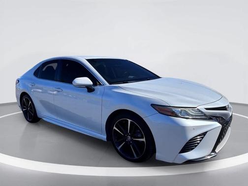 Wind Chill Pearl 2018 Toyota Camry XSE