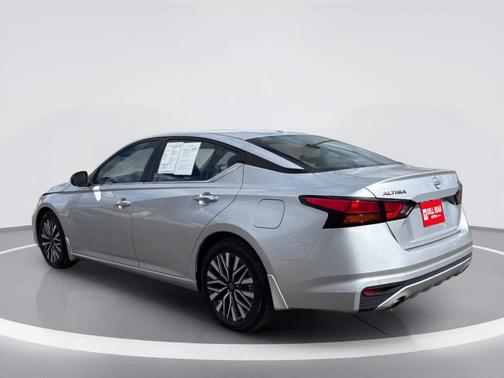Brilliant Silver Metallic 2024 Nissan Altima 2.5 SV