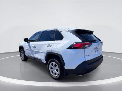 Ice 2023 Toyota RAV4 LE