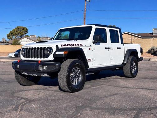 Bright White Clearcoat 2026 Jeep Gladiator Mojave
