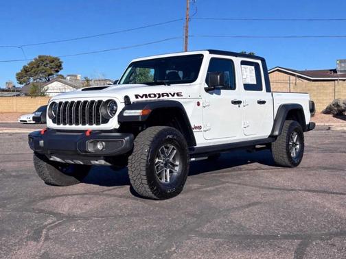 Bright White Clearcoat 2026 Jeep Gladiator Mojave