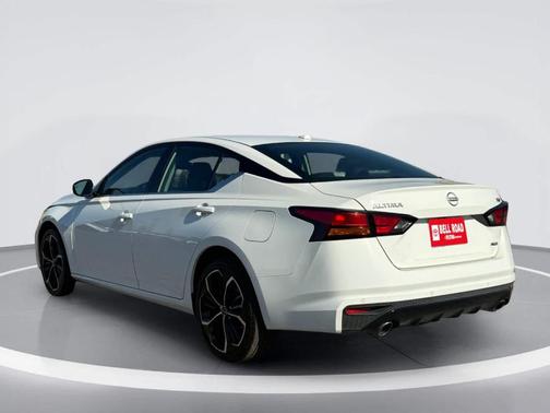 Glacier White 2025 Nissan Altima SR