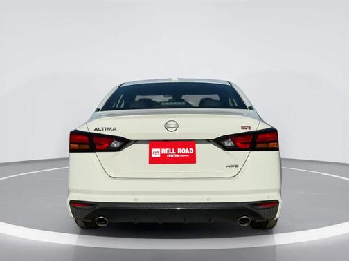 Glacier White 2025 Nissan Altima SR