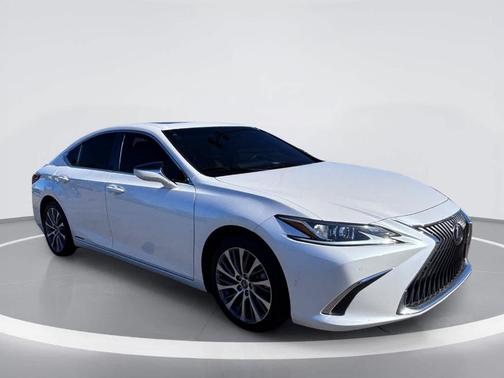 Eminent White Pearl 2019 Lexus ES 300h