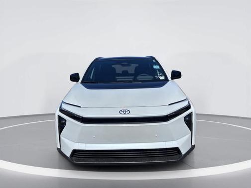 Wind Chill Pearl 2027 Toyota bZ XLE
