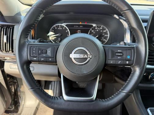 Black 2024 Nissan Pathfinder SV