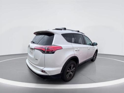 Super White 2017 Toyota RAV4 XLE