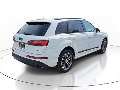 2025 Audi Q7 45 Premium