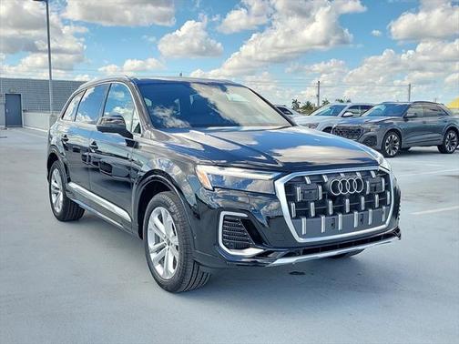 2025 Audi Q7 55 Premium