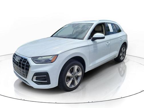Glacier White Metallic 2023 Audi Q5 40 Premium
