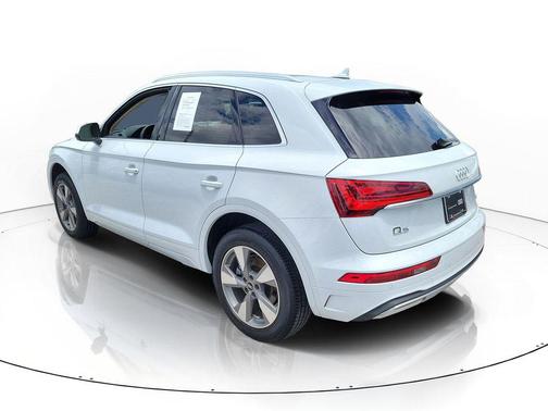 Glacier White Metallic 2023 Audi Q5 40 Premium