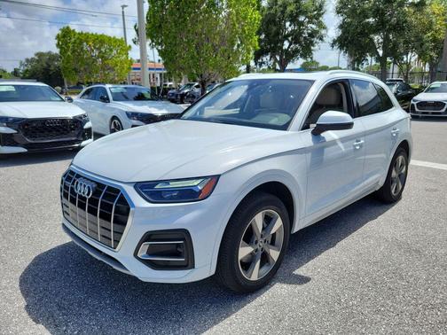 Glacier White Metallic 2023 Audi Q5 40 Premium