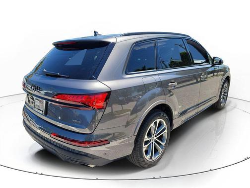 Samurai Gray Metallic 2026 Audi Q7 45 Premium