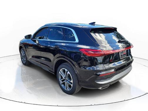Mythos Black Metallic 2026 Audi Q5 Premium TFSI quattro S tronic
