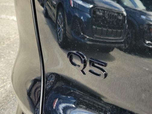 Mythos Black Metallic 2026 Audi Q5 Premium TFSI quattro S tronic