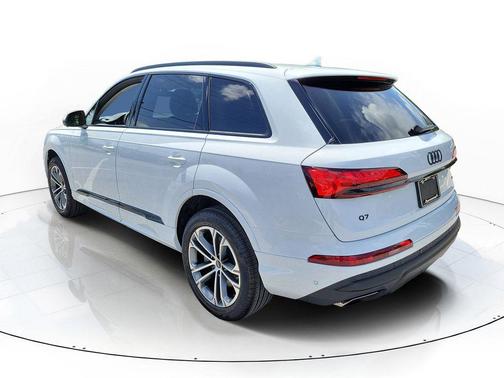 Glacier White Metallic 2026 Audi Q7 45 Premium