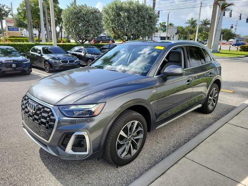 Daytona Gray Pearl Effect 2023 Audi Q5 45 S line Premium Plus