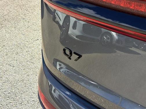 2025 Audi Q7 55 Prestige