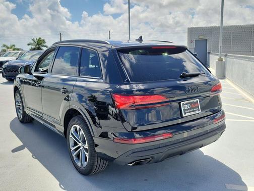 2026 Audi Q7 45 Premium