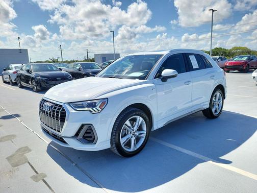 Glacier White Metallic 2024 Audi Q3 Premium 45 TFSI S line quattro Tiptronic