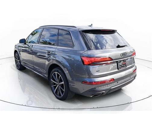 2026 Audi Q7 45 Premium Plus