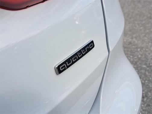 2022 Audi Q3 45 S line Premium