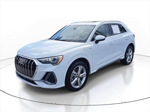 2022 Audi Q3 45 S line Premium