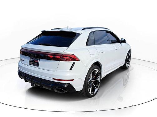 glacier white metallic 2026 Audi RS Q8 4.0T