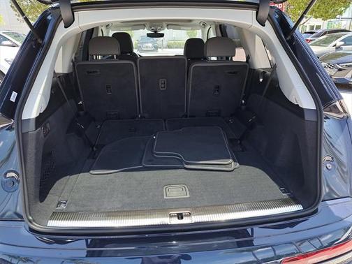 2025 Audi Q7 45 Premium Plus