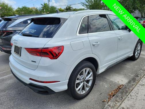 2025 Audi Q3 Premium 45 TFSI S line quattro Tiptronic