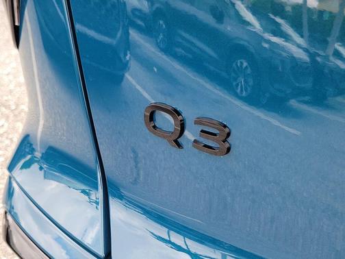Malpelo Blue Metallic 2026 Audi Q3 TFSI quattro S tronic