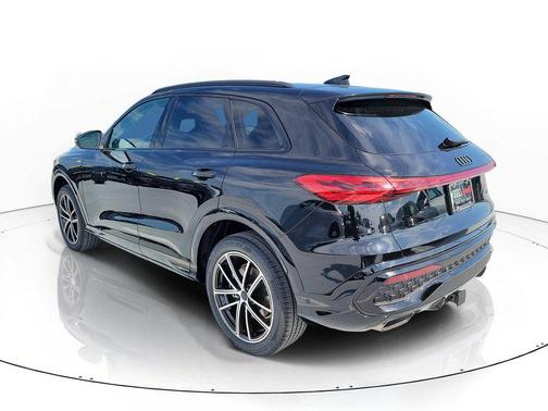 Mythos Black Metallic 2026 Audi Q5 Premium Plus TFSI quattro S tronic